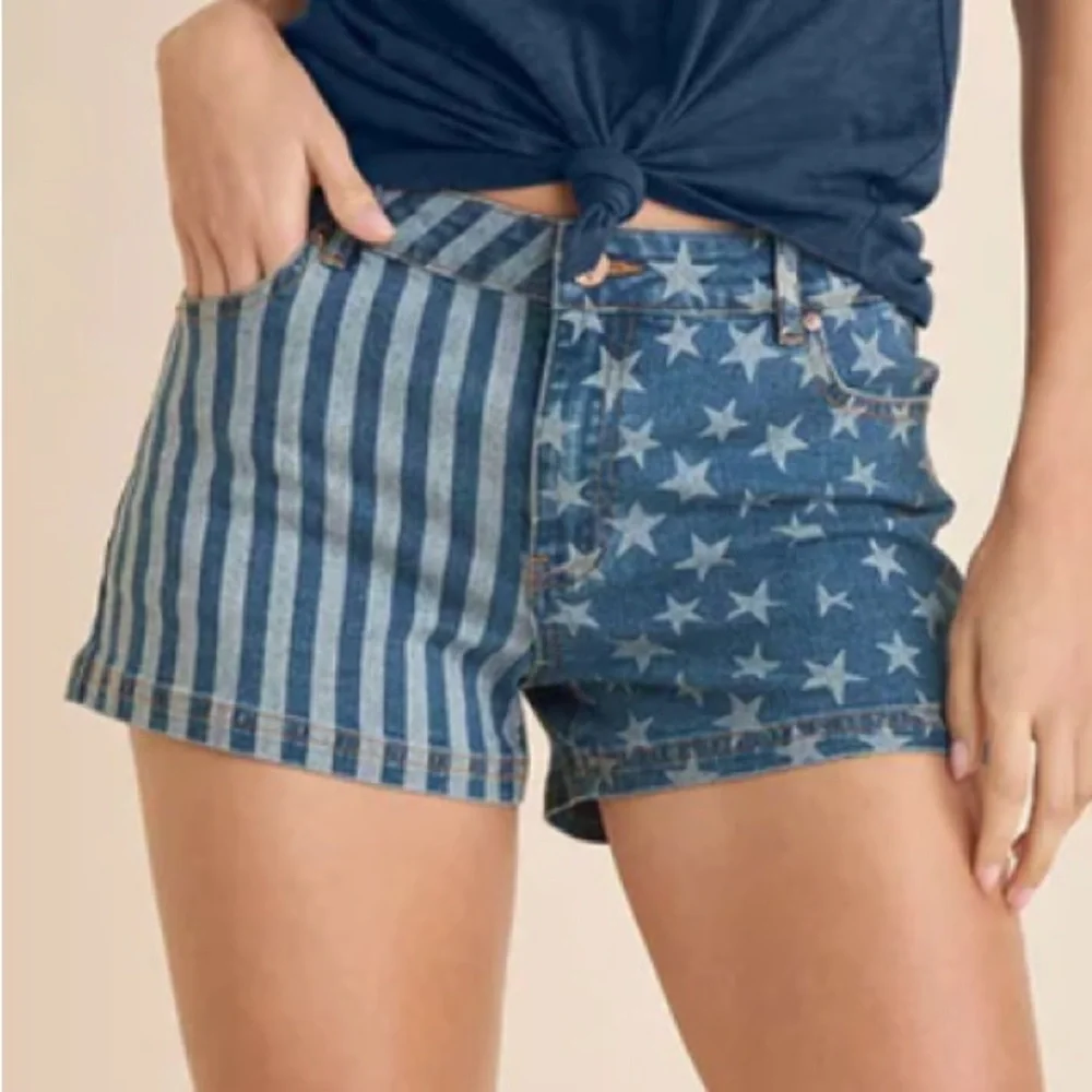 VENUS Americana Starry Denim Shorts - Picture 1 of 9